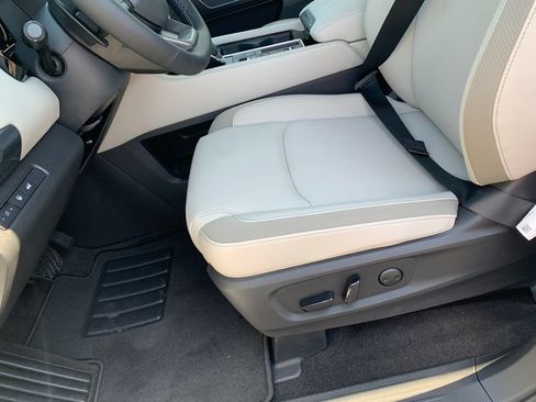 New 2026 Nissan Pathfinder SL w/ SL Premium Package FWD image 20