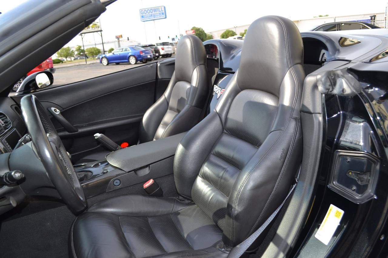 Used 2006 Chevrolet Corvette Convertible w/ Preferred Equipment Group RWD image 18