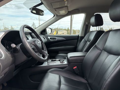 Used 2017 Nissan Pathfinder SL image 18