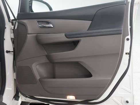 Used 2016 Honda Odyssey Touring Elite image 9