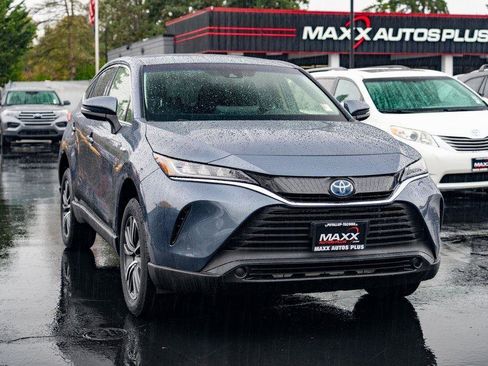 Used 2021 Toyota Venza LE image 2