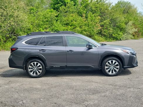 Used 2025 Subaru Outback Limited XT AWD/4WD image 4