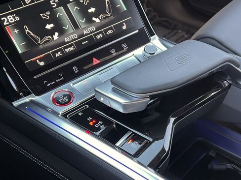 Used 2024 Audi Q8 e-tron Prestige image 31