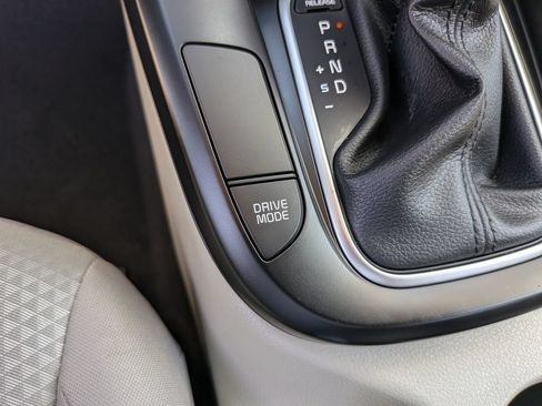 Certified 2025 Kia Soul LX w/ LX Technology Package FWD image 25
