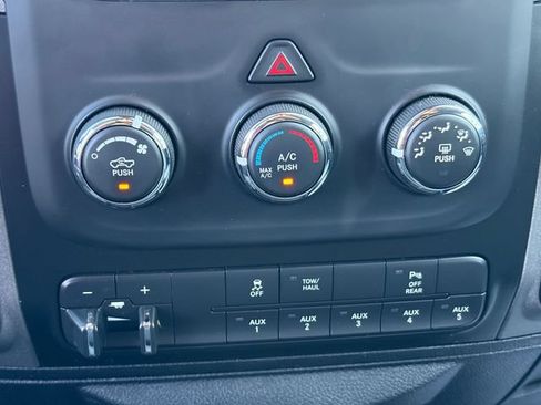 Used 2018 RAM 2500 Tradesman w/ Chrome Appearance Group AWD/4WD image 39