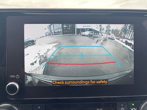 Used 2024 Toyota Highlander XLE image 8