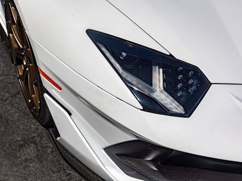 Used 2020 Lamborghini Aventador SVJ AWD/4WD image 45