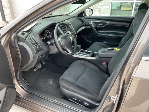 Used 2015 Nissan Altima 2.5 SV w/ Convenience Package image 14