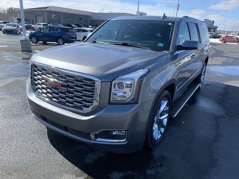Used 2020 GMC Yukon XL Denali w/ Denali Premium Package image 4