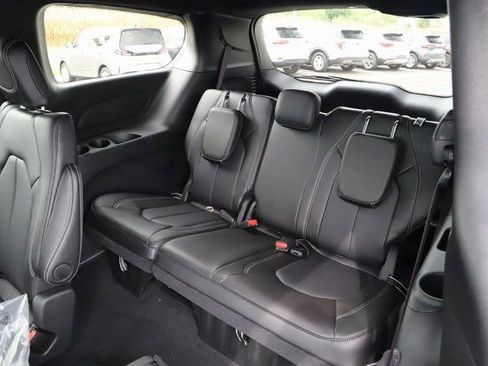 New 2026 Chrysler Pacifica Select FWD image 20