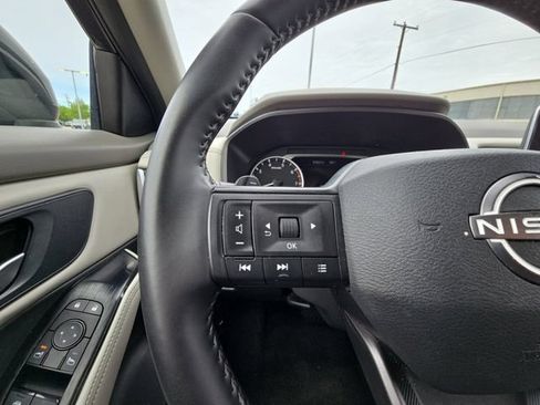 Used 2025 Nissan Rogue SV FWD image 11