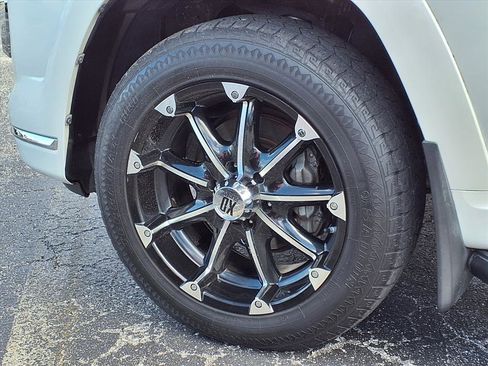 Used 2018 Toyota 4Runner Limited image 32