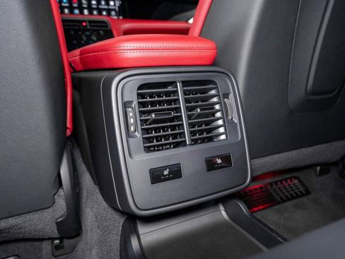 Used 2021 Porsche Taycan image 25