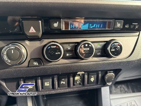 Used 2016 Toyota Tacoma TRD Sport image 25