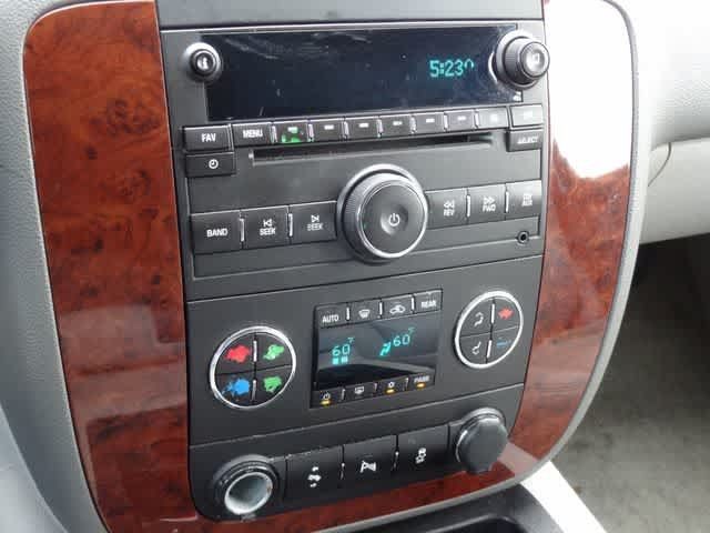 Used 2014 Chevrolet Suburban LT RWD image 23