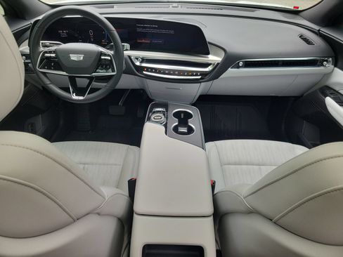 Used 2024 Cadillac Lyriq Luxury RWD image 4