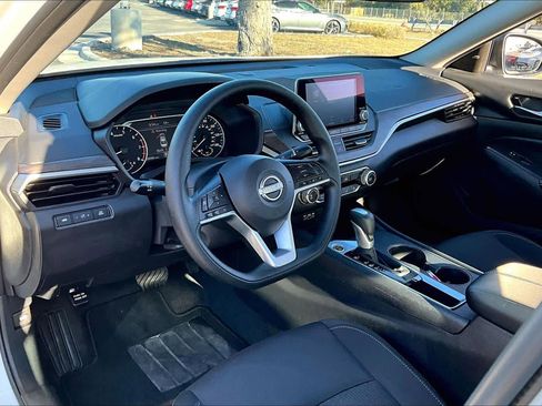 Used 2025 Nissan Altima 2.5 SV image 18