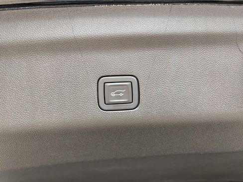 Used 2024 GMC Yukon XL Denali image 12