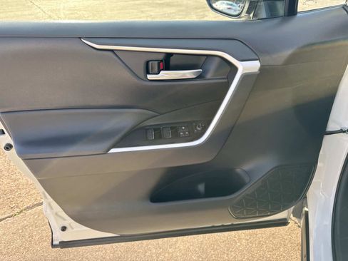 Used 2025 Toyota RAV4 XLE image 34