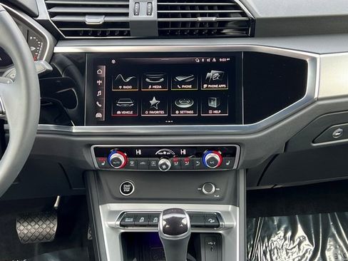 Certified 2025 Audi Q3 2.0T Premium Plus w/ Premium Plus Package image 22