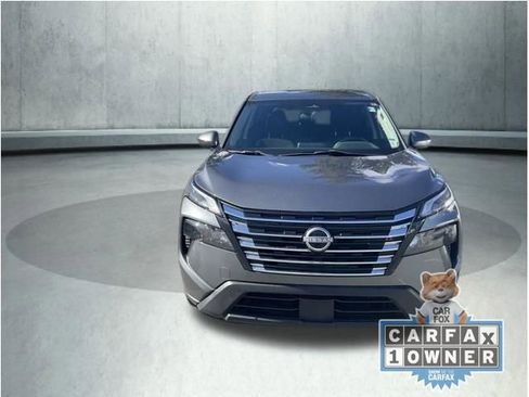 Used 2024 Nissan Rogue SV image 2