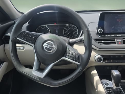 Used 2021 Nissan Altima 2.5 SV FWD image 15