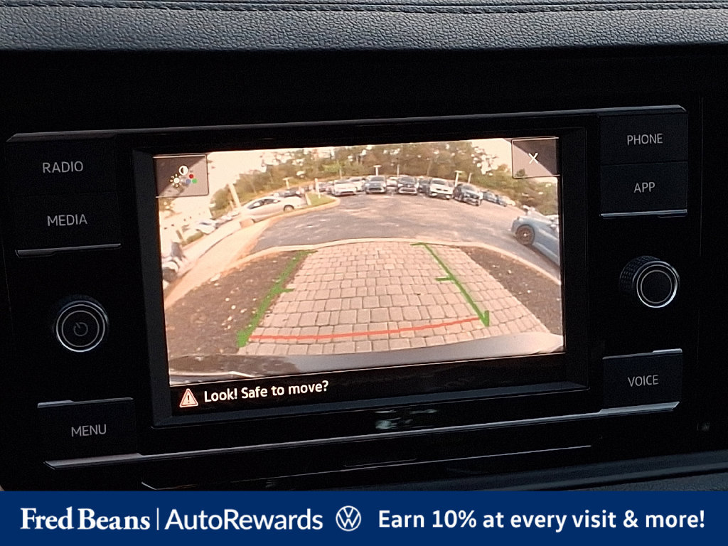 Certified 2022 Volkswagen Jetta SE w/ Panoramic Sunroof Package FWD image 24