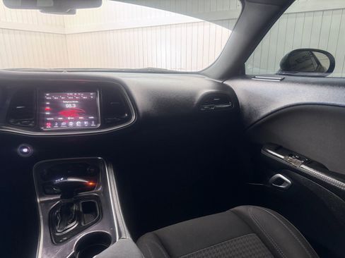 Used 2016 Dodge Challenger SXT image 15