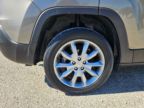 Used 2018 Jeep Cherokee Limited image 9