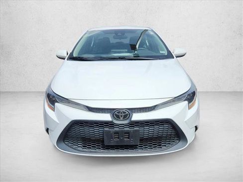 Used 2022 Toyota Corolla LE FWD image 2