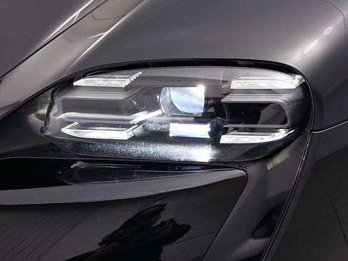 Certified 2022 Porsche Taycan image 34