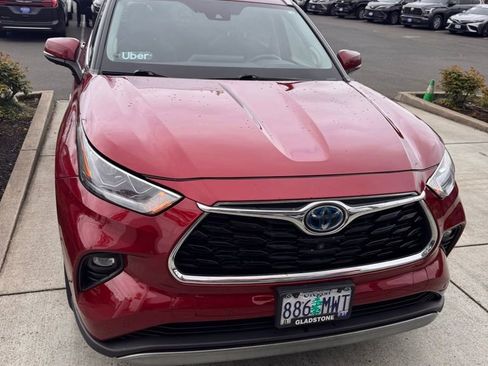 Used 2021 Toyota Highlander Platinum image 1