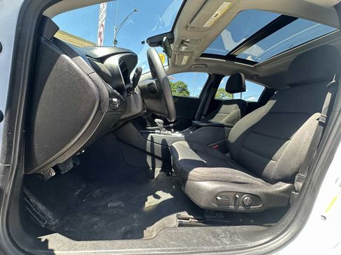Used 2021 Chevrolet Malibu LT FWD image 11
