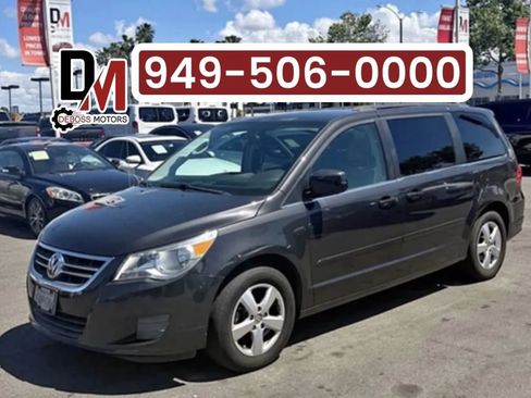 Used 2011 Volkswagen Routan SE image 1