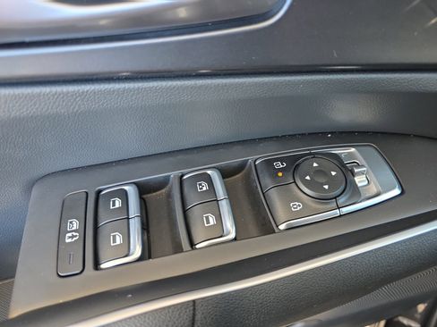 Certified 2025 Kia Sorento LX image 26