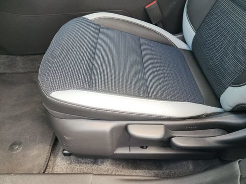 Used 2025 Buick Envista Preferred w/ Convenience II Package FWD image 29