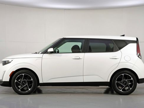 Used 2024 Kia Soul EX image 8