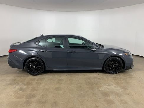 Used 2025 Toyota Camry SE image 7