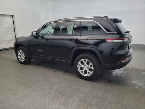 Used 2023 Jeep Grand Cherokee Limited image 3