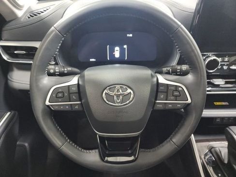 Used 2023 Toyota Highlander Platinum image 29