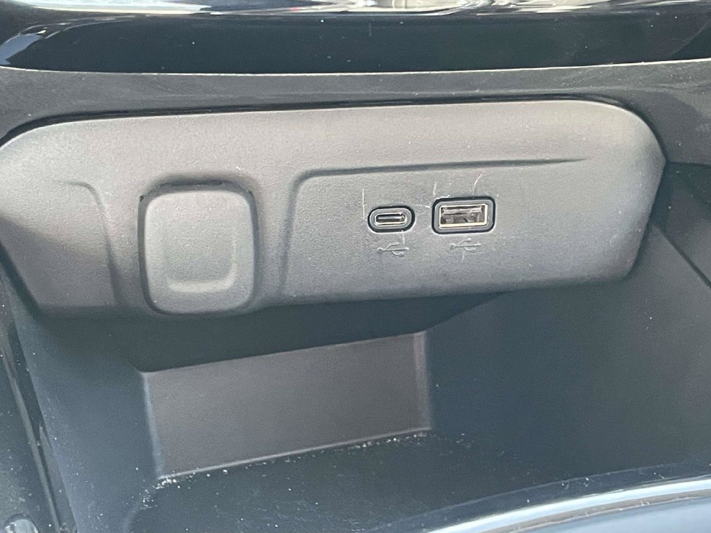 Used 2025 Chevrolet Trax LT w/ LT Convenience Package FWD image 20