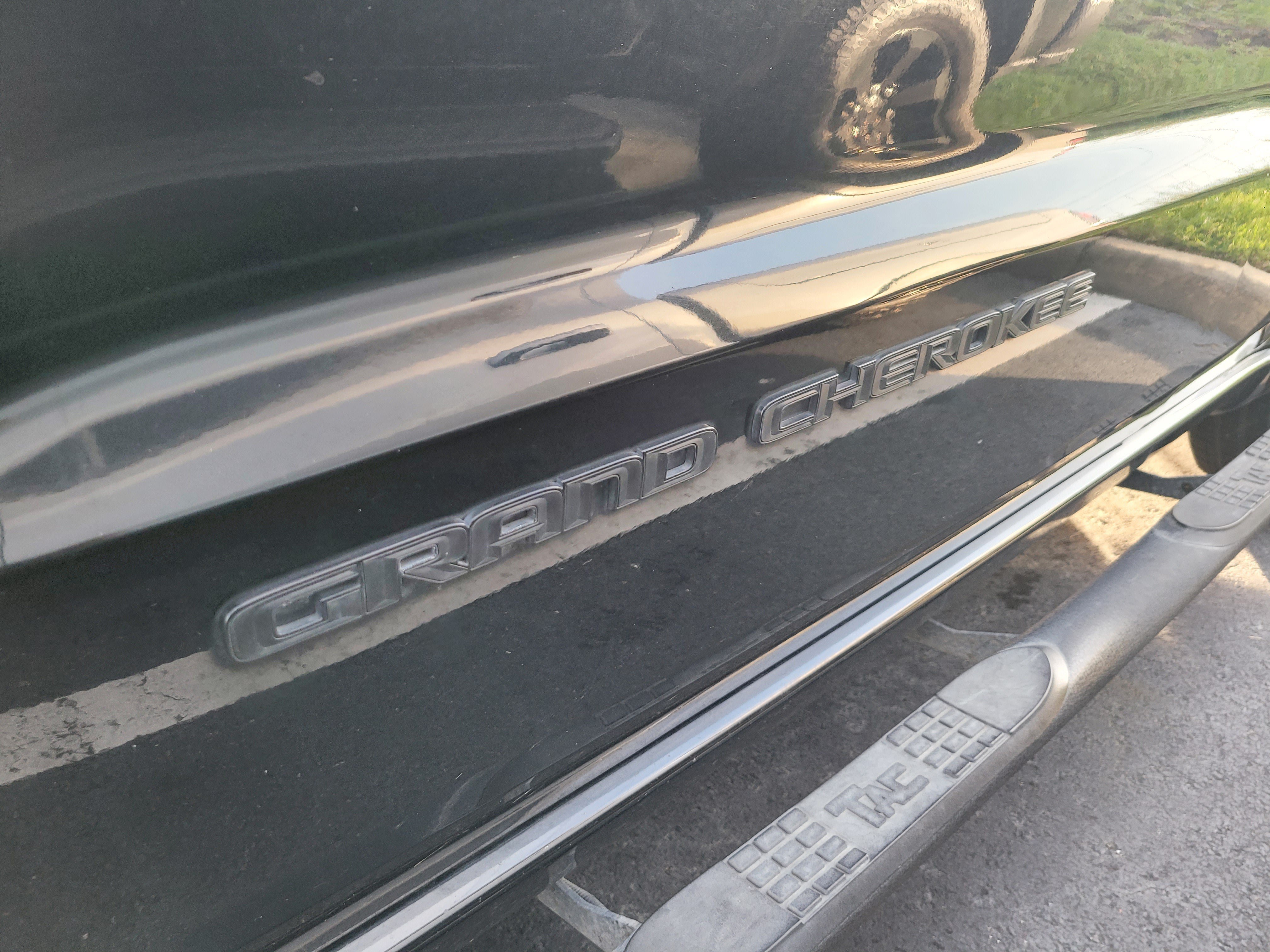 Used 2019 Jeep Grand Cherokee Altitude AWD/4WD image 9