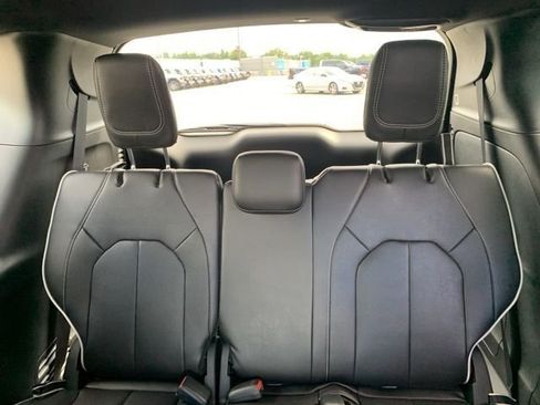 New 2026 Chrysler Pacifica Limited w/ Uconnect Theater Family Group image 21