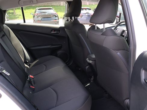 Used 2021 Toyota Prius L Eco FWD image 11