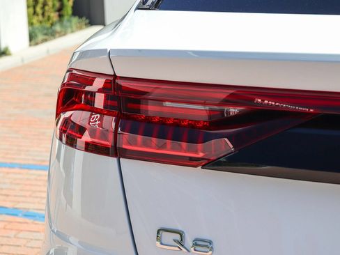 Used 2023 Audi Q8 Premium Plus w/ Premium Plus Package AWD/4WD image 8