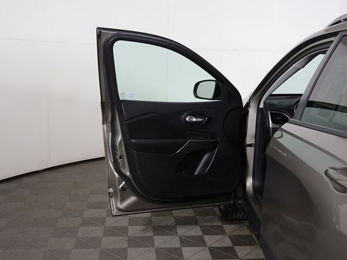 Used 2021 Jeep Cherokee Latitude AWD/4WD image 15