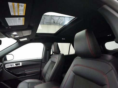 Used 2023 Ford Explorer ST-Line w/ Class IV Trailer Tow Package image 32