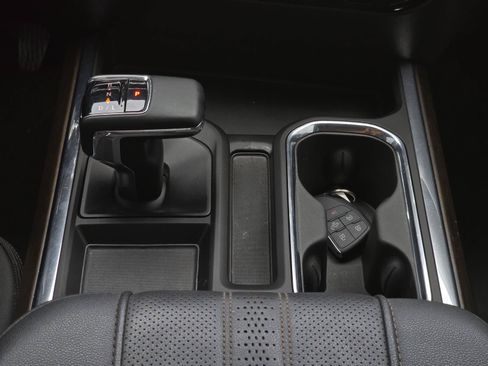 Used 2025 Chevrolet Silverado 1500 High Country AWD/4WD image 16
