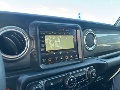 Used 2023 Jeep Gladiator Overland AWD/4WD image 20