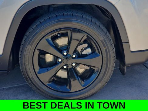 Used 2021 Jeep Cherokee Latitude Plus FWD image 37